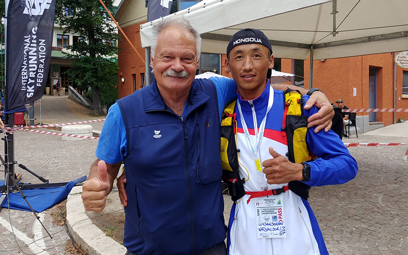 John Kerrigan, left, with Mongolian Skyrunner, Natsagdorj Luvansharav, winner of the Youth World Championship in 2023.
