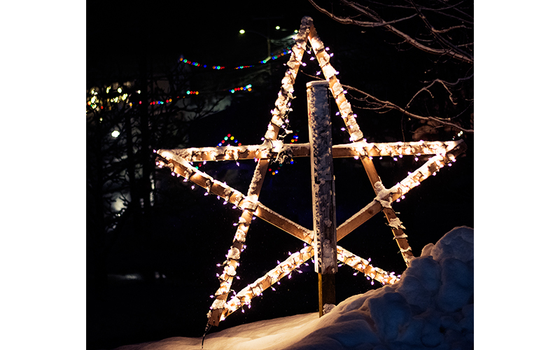 Star in front of Warren United Church. Photo: Jeff Knight