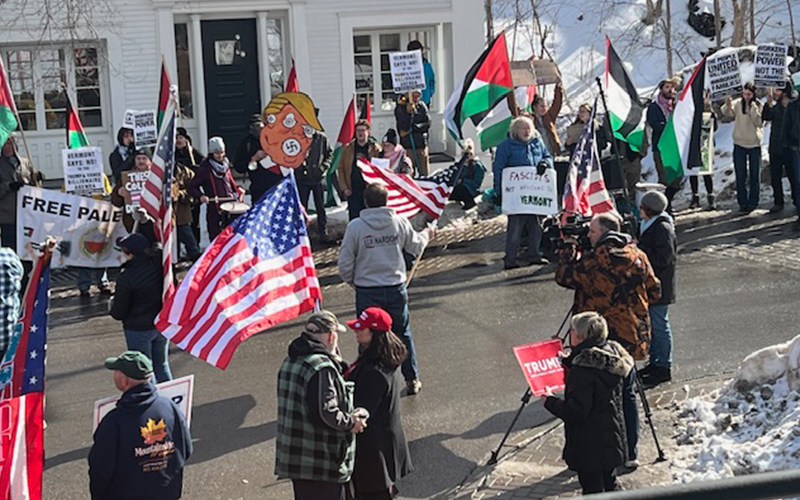 Vice Presidential protesters and supporters in Warren, Vermont on March 1. Photo: Sarah Hughes